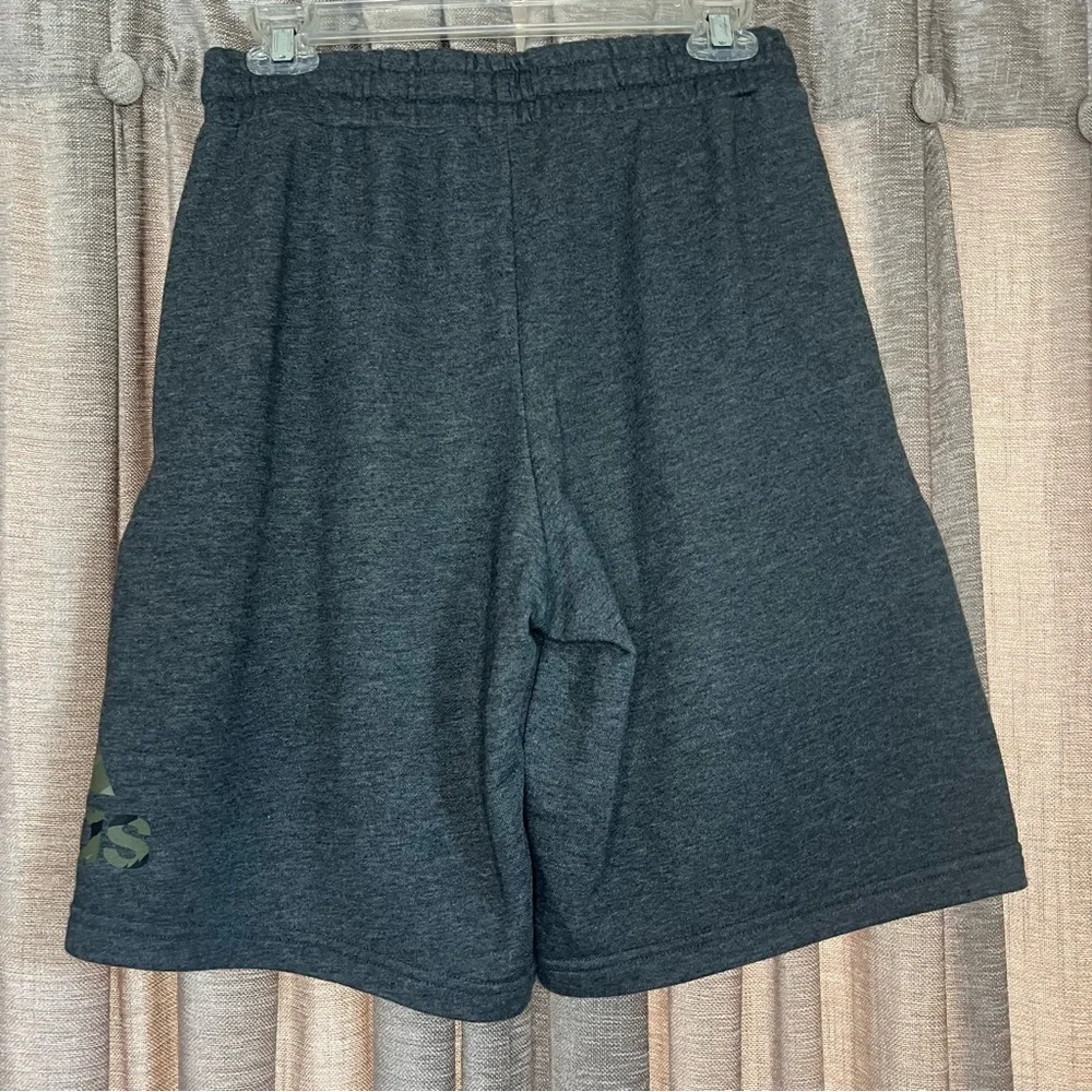 Adidas Essentials Heather Gray Tiger Camo Short Knit Apparel Size Small